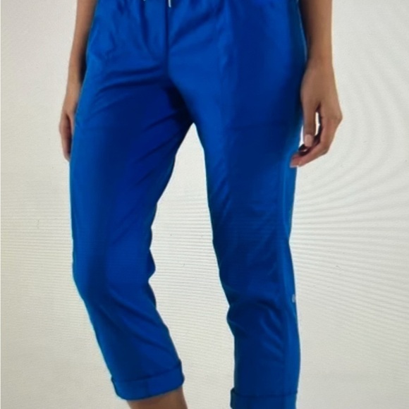 lululemon athletica Pants - NWT Lululemon Athletica Turquoise Capris Slim-Fit Tailored Size 4 women’s